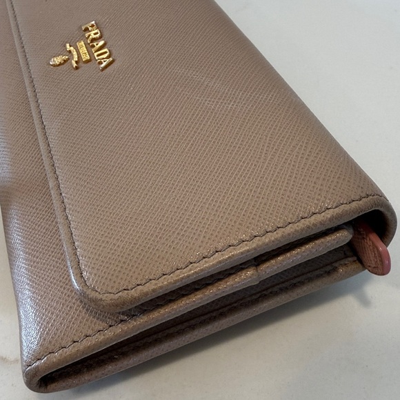 Prada Saffiano leather wallet - Picture 6 of 13